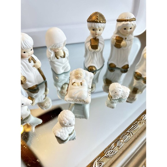 Vintage 10 Piece Juvenile Nativity Scene Fine Porcelain Figurines - Picture 5 of 9